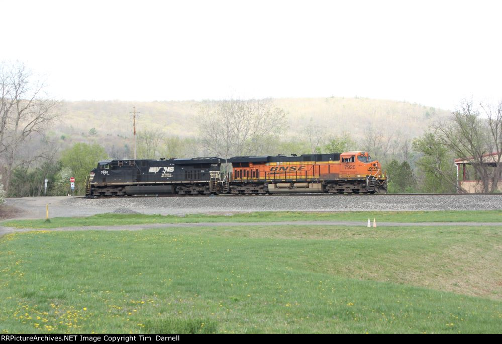 NS 7680, BNSF 7920 on 309